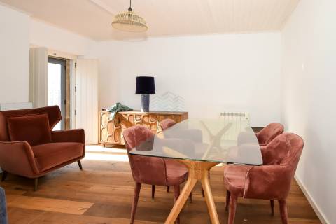 Moradia T3 remodelada com logradouro e terraço — Bugalhos
