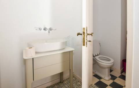 Moradia T3 remodelada com logradouro e terraço — Bugalhos