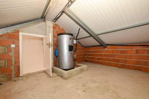 Moradia T3 remodelada com logradouro e terraço — Bugalhos