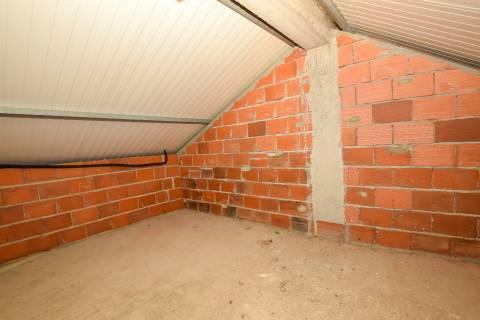 Moradia T3 remodelada com logradouro e terraço — Bugalhos