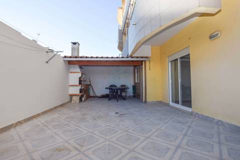 Apartamento T3 com garagem e arrecadação - Casais Castelos - Riachos