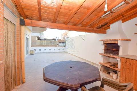 Apartamento T3 com garagem e arrecadação - Casais Castelos - Riachos