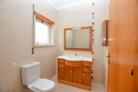 Apartamento T3 com garagem e arrecadação - Casais Castelos - Riachos