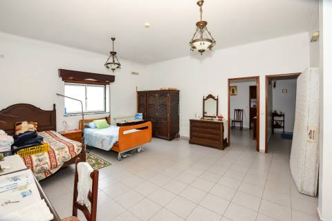 Residencial com 17 Quartos em Videla - Torres Novas