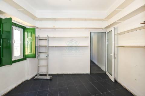 Loja em Torres Novas destinada a comércio/serviços