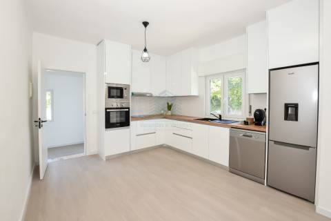 Moradia T3 remodelada com Anexos, Garagem e Poço.