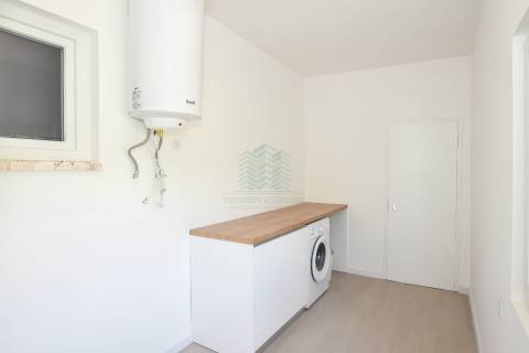 Moradia T3 remodelada com Anexos, Garagem e Poço.