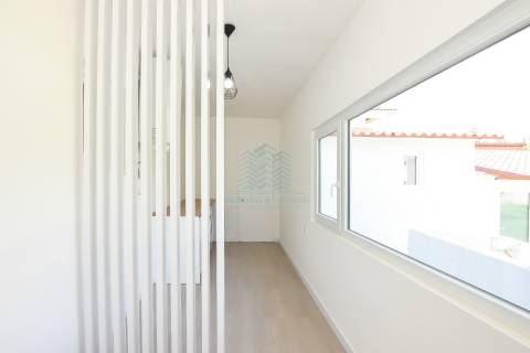 Moradia T3 remodelada com Anexos, Garagem e Poço.