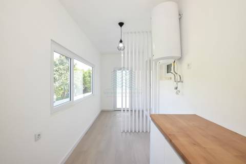 Moradia T3 remodelada com Anexos, Garagem e Poço.