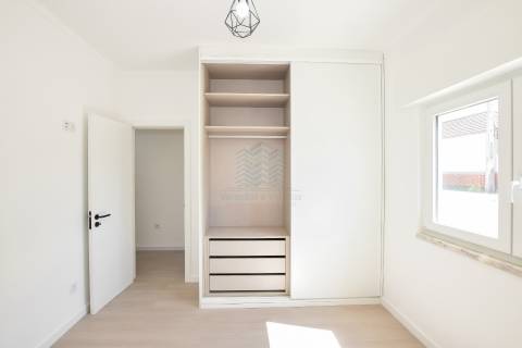 Moradia T3 remodelada com Anexos, Garagem e Poço.