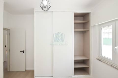 Moradia T3 remodelada com Anexos, Garagem e Poço.