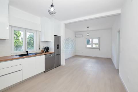 Moradia T3 remodelada com Anexos, Garagem e Poço.