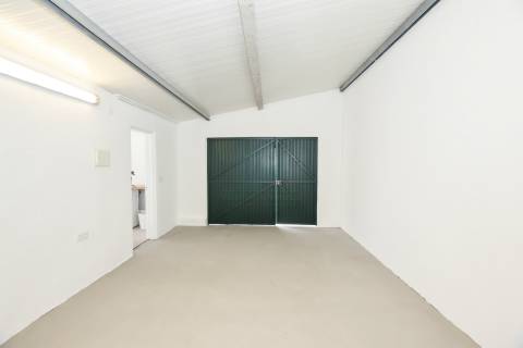 Moradia T3 remodelada com Anexos, Garagem e Poço.