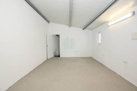 Moradia T3 remodelada com Anexos, Garagem e Poço.
