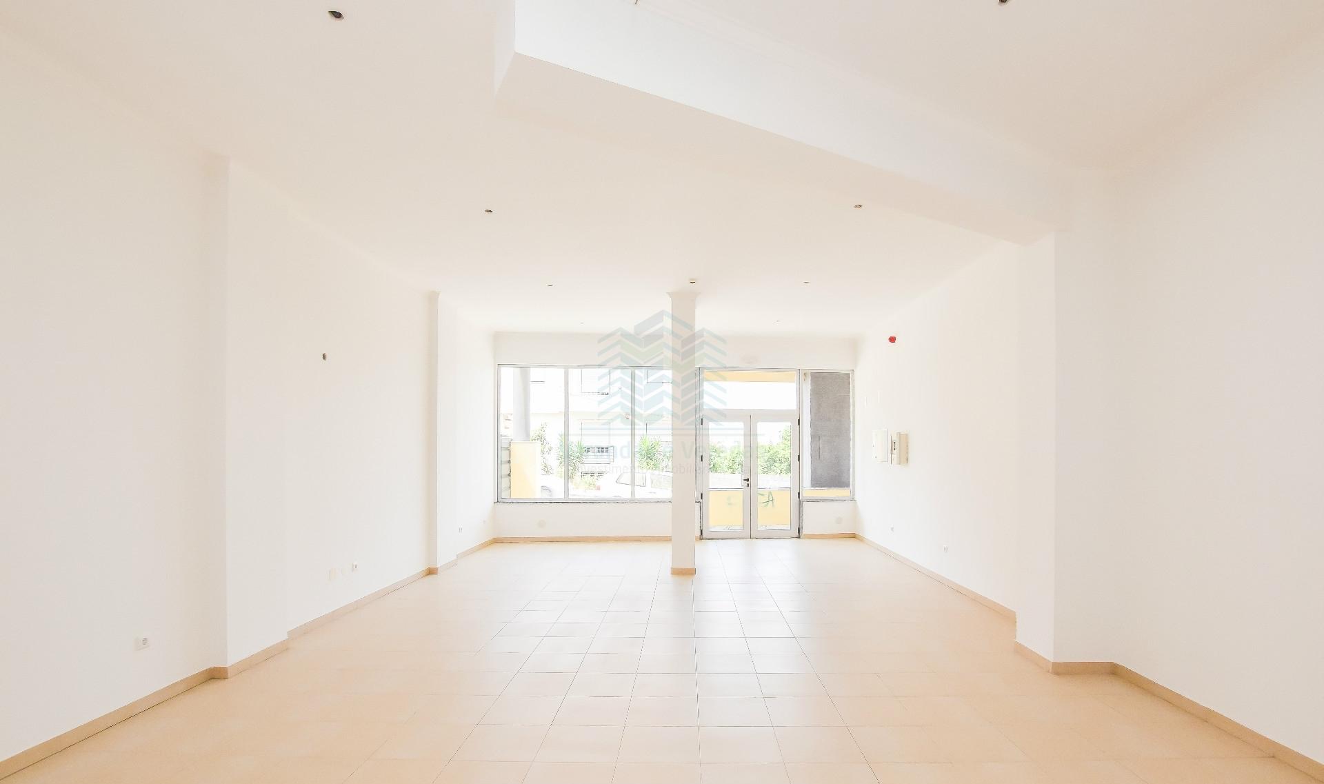 Loja para comércio/serviços com 120m² em Torres Novas