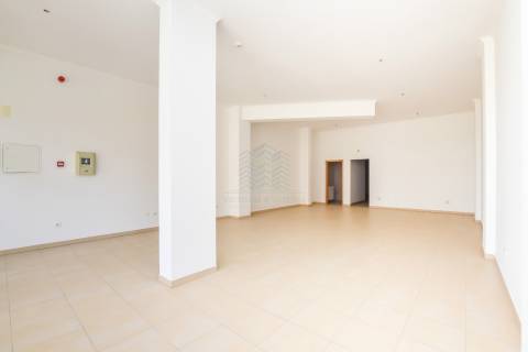 Loja para comércio/serviços com 120m² em Torres Novas