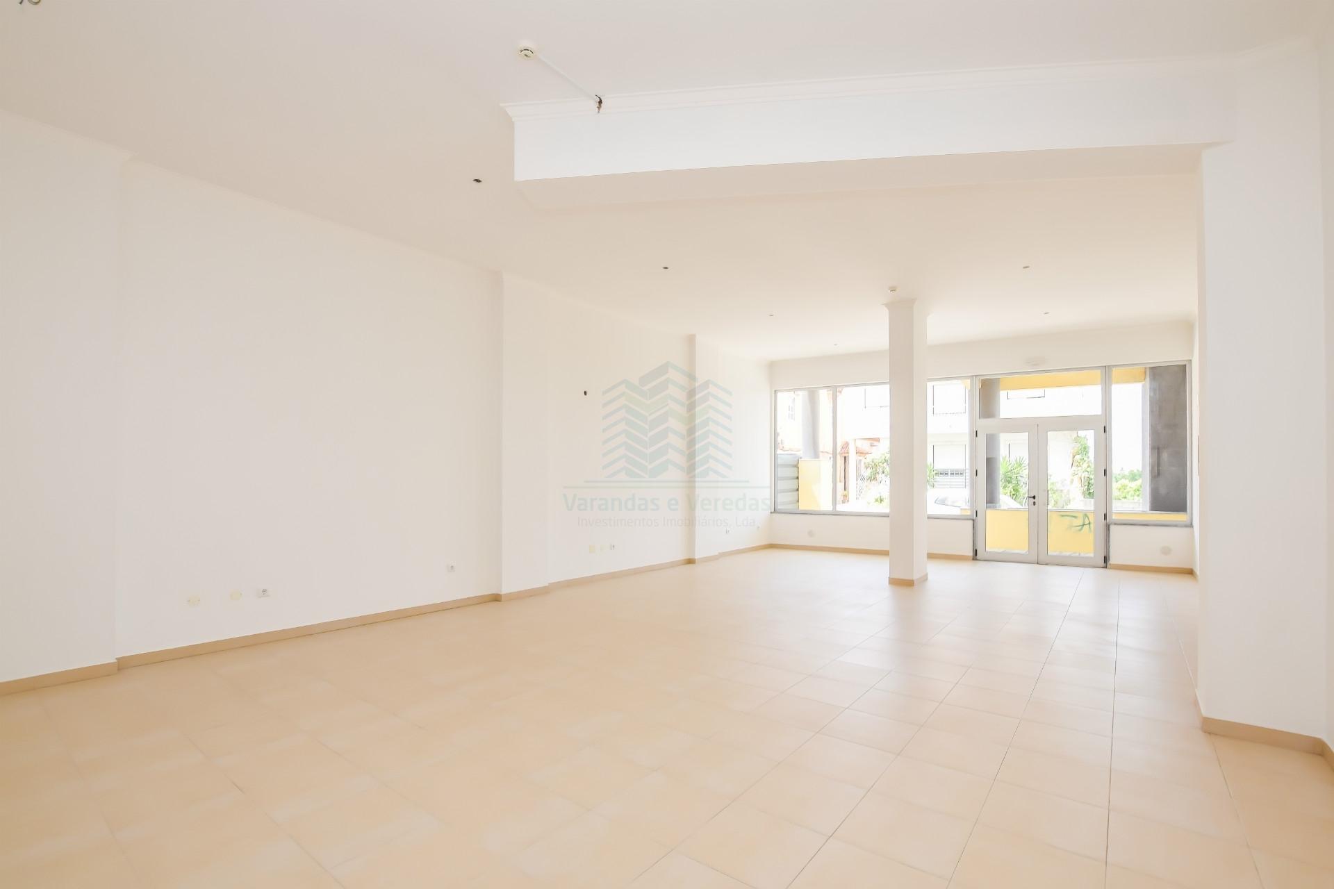 Loja para comércio/serviços com 120m² em Torres Novas