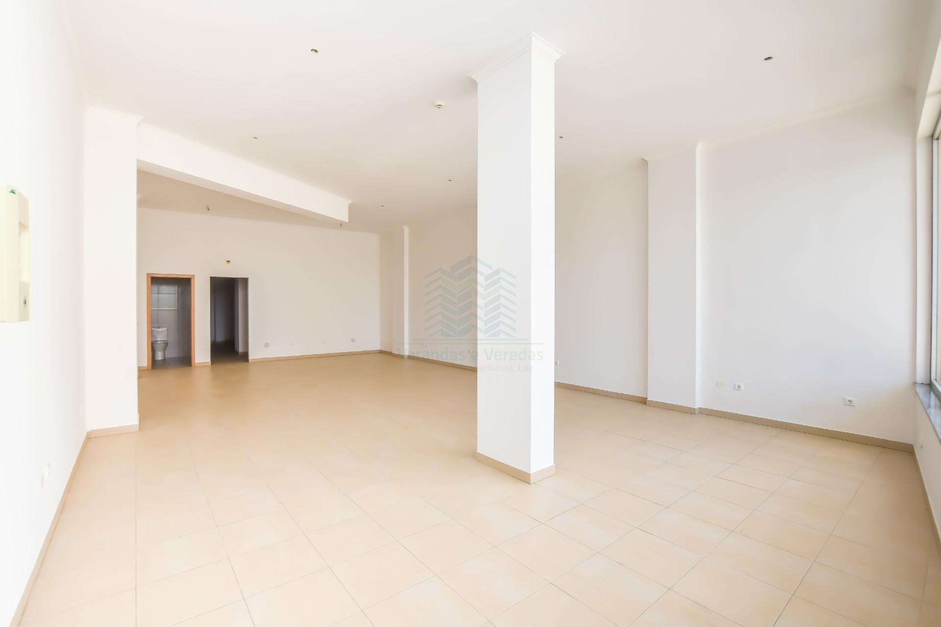 Loja para comércio/serviços com 120m² em Torres Novas