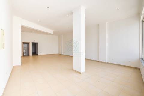 Loja para comércio/serviços com 120m² em Torres Novas