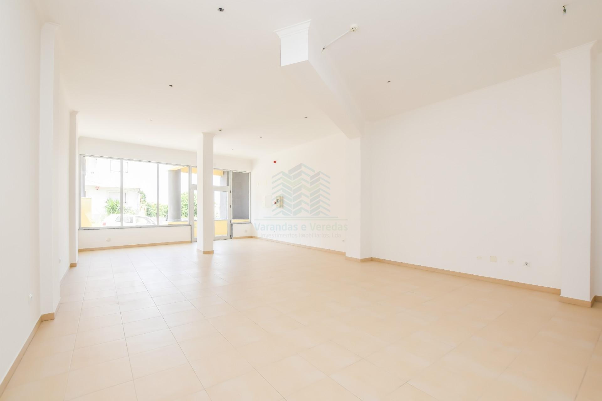 Loja para comércio/serviços com 120m² em Torres Novas