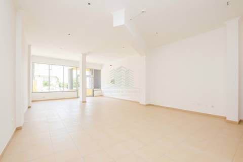 Loja para comércio/serviços com 120m² em Torres Novas