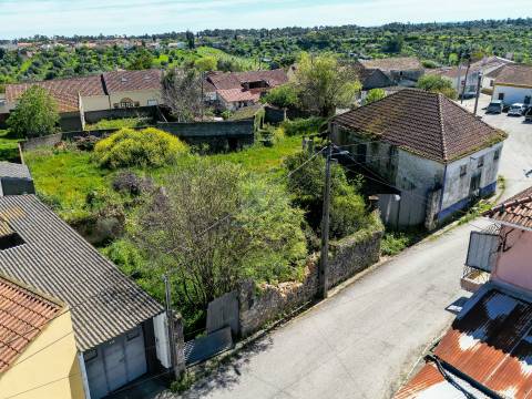 Moradia para Reconstrução com Terreno em Parceiros de São João