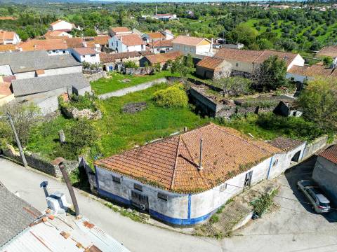 Moradia para Reconstrução com Terreno em Parceiros de São João