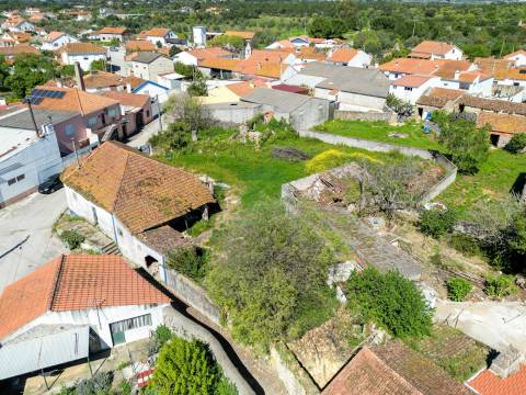 Moradia para Reconstrução com Terreno em Parceiros de São João
