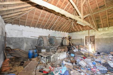 Moradia para Reconstrução com Terreno em Parceiros de São João