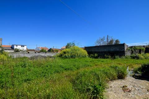 Moradia para Reconstrução com Terreno em Parceiros de São João