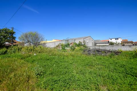 Moradia para Reconstrução com Terreno em Parceiros de São João