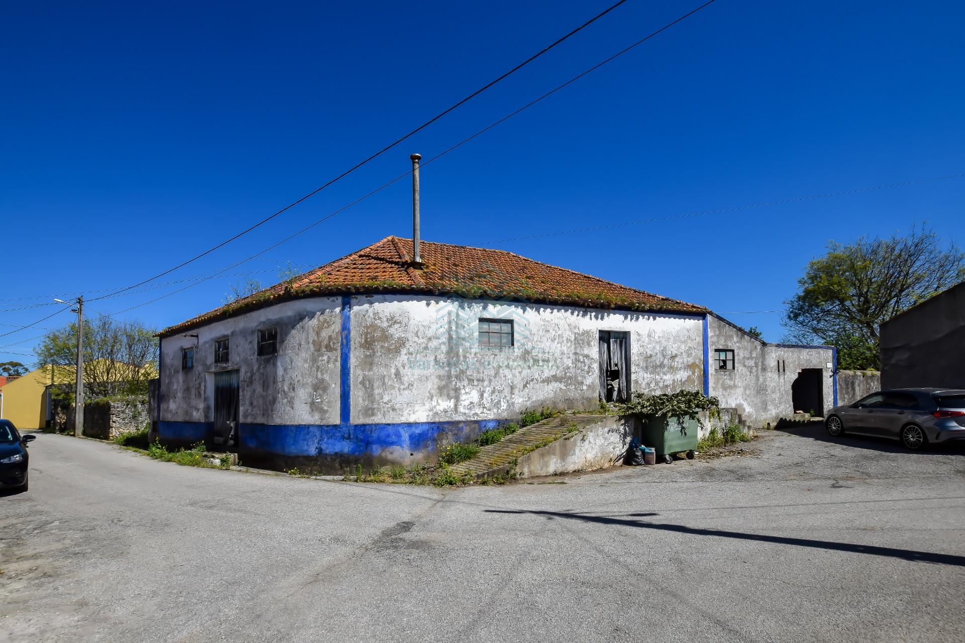 Moradia para Reconstrução com Terreno em Parceiros de São João