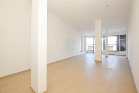 Loja para Comércio ou Serviços em Torres Novas – 170 m²