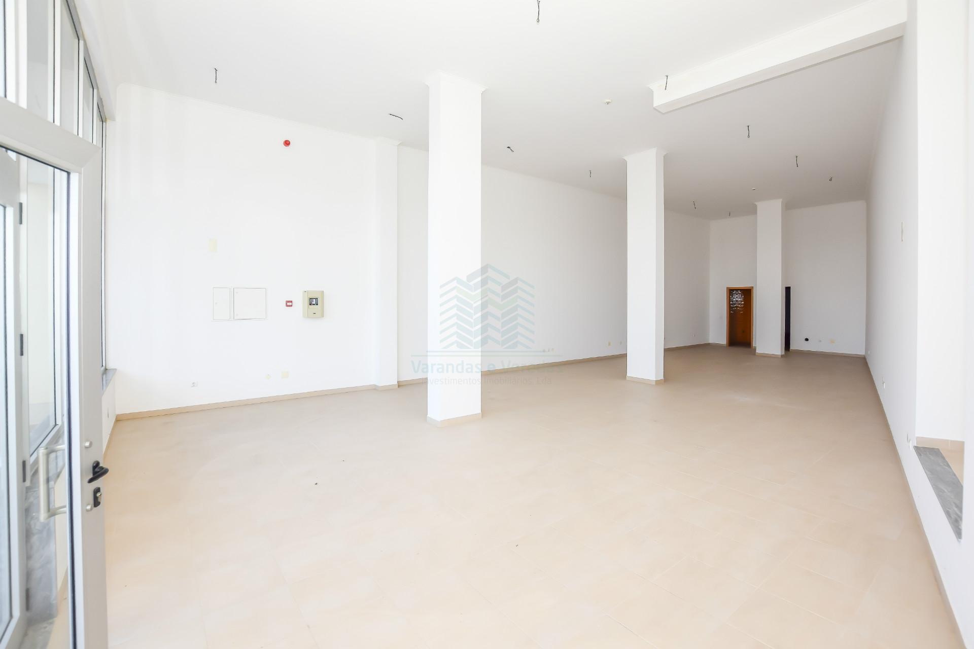 Loja para Comércio ou Serviços em Torres Novas – 170 m²
