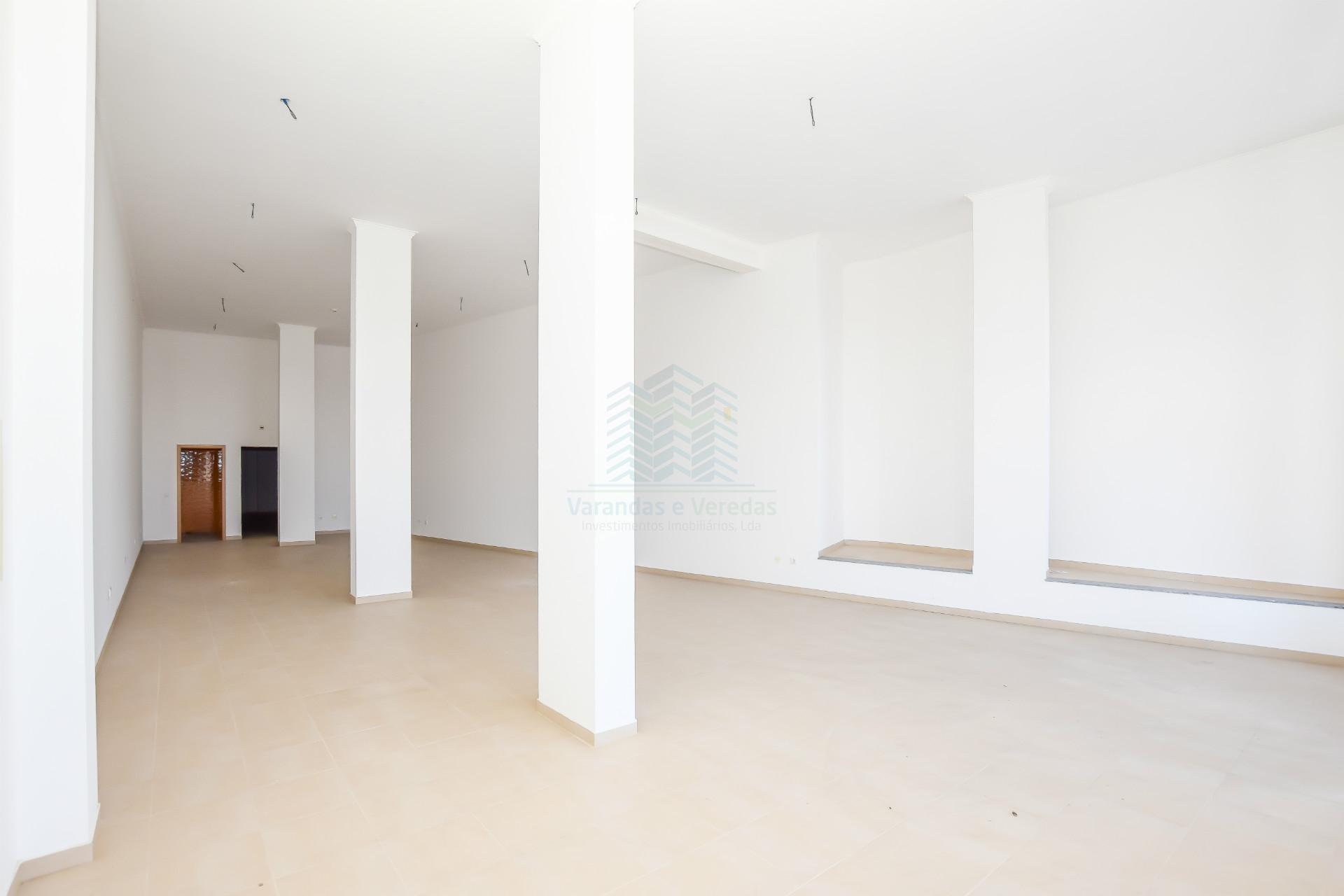 Loja para Comércio ou Serviços em Torres Novas – 170 m²