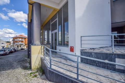 Loja para Comércio ou Serviços em Torres Novas – 170 m²