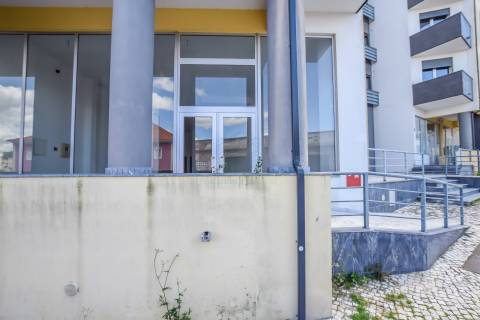 Loja para Comércio ou Serviços em Torres Novas – 170 m²