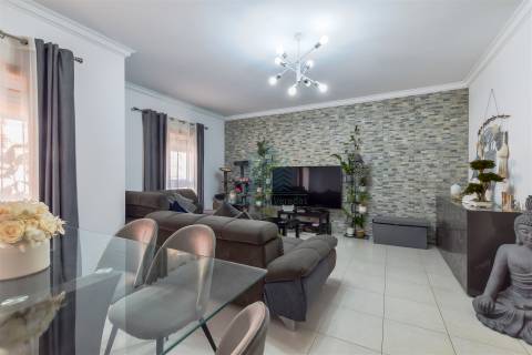 Apartamento T3 com Garagem e Arrecadação em Torres Novas