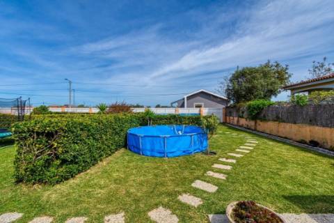 Moradia Magnifica T5 Isolada , rodeada de jardim e flores na Gafanha da Encarnação.