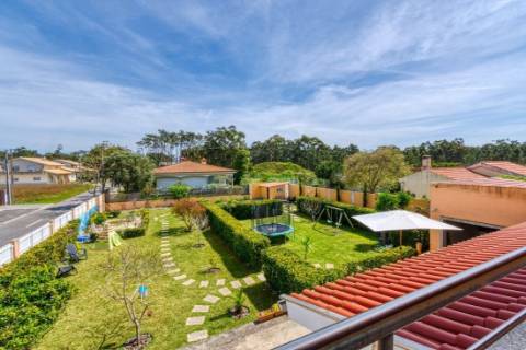 Moradia Magnifica T5 Isolada , rodeada de jardim e flores na Gafanha da Encarnação.