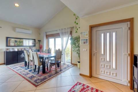 Moradia Magnifica T5 Isolada , rodeada de jardim e flores na Gafanha da Encarnação.