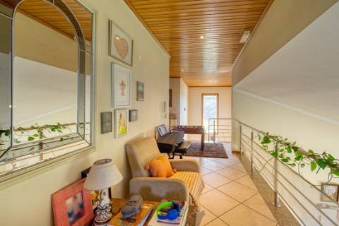 Moradia Magnifica T5 Isolada , rodeada de jardim e flores na Gafanha da Encarnação.