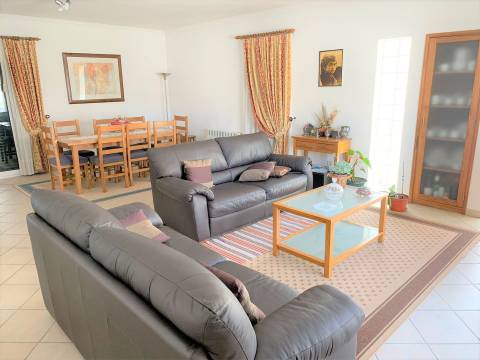 Moradia Isolada T4 a 100 metros da praia com piscina e jardim na Praia da Vagueira.