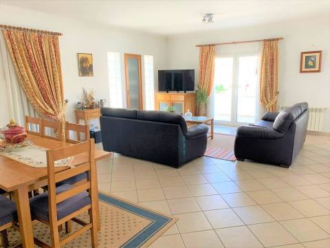 Moradia Isolada T4 a 100 metros da praia com piscina e jardim na Praia da Vagueira.