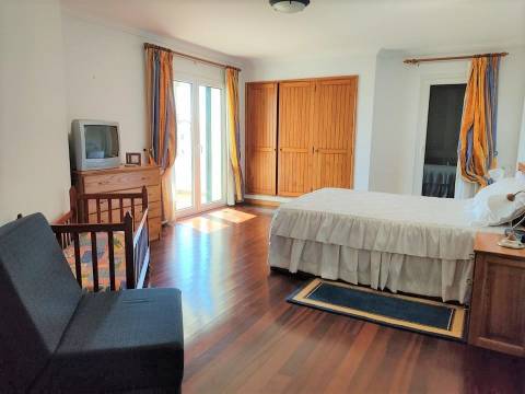 Moradia Isolada T4 a 100 metros da praia com piscina e jardim na Praia da Vagueira.