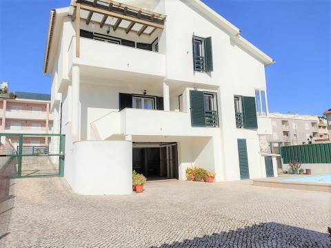 Moradia Isolada T4 a 100 metros da praia com piscina e jardim na Praia da Vagueira.
