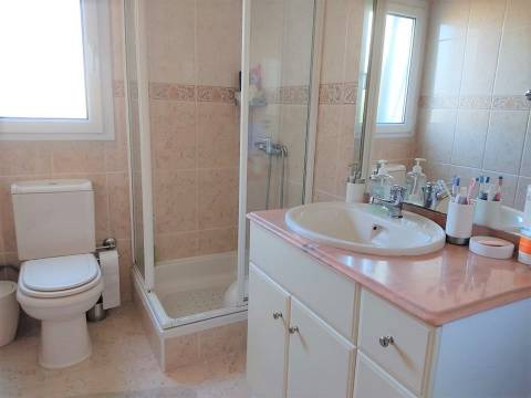 Moradia Isolada T4 a 100 metros da praia com piscina e jardim na Praia da Vagueira.