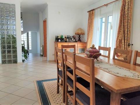 Moradia Isolada T4 a 100 metros da praia com piscina e jardim na Praia da Vagueira.