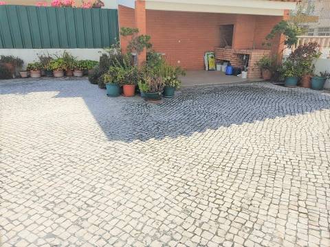 Moradia Isolada T4 a 100 metros da praia com piscina e jardim na Praia da Vagueira.