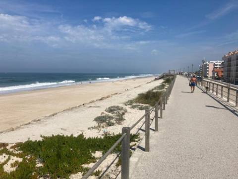 Moradia Isolada T4 a 100 metros da praia com piscina e jardim na Praia da Vagueira.